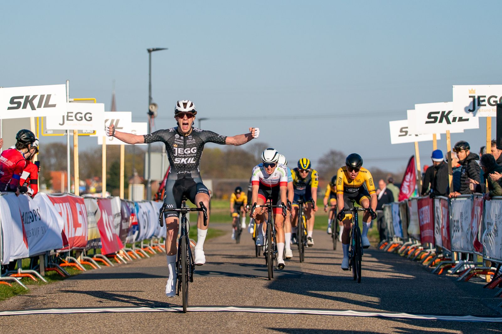 Robbert Tutuhatuwena wint